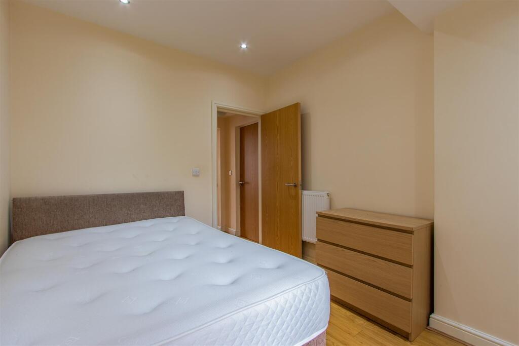 Mackintosh Place, Roath - View 4