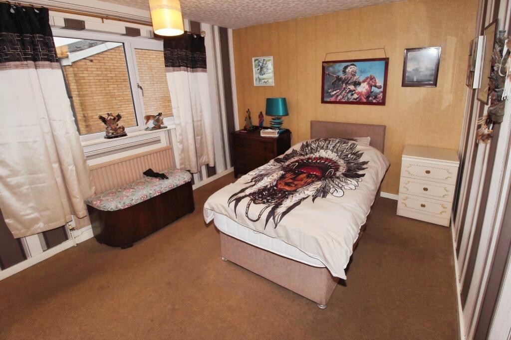 Royal Gardens, Leeds, West Yorkshire, LS10 photo 4