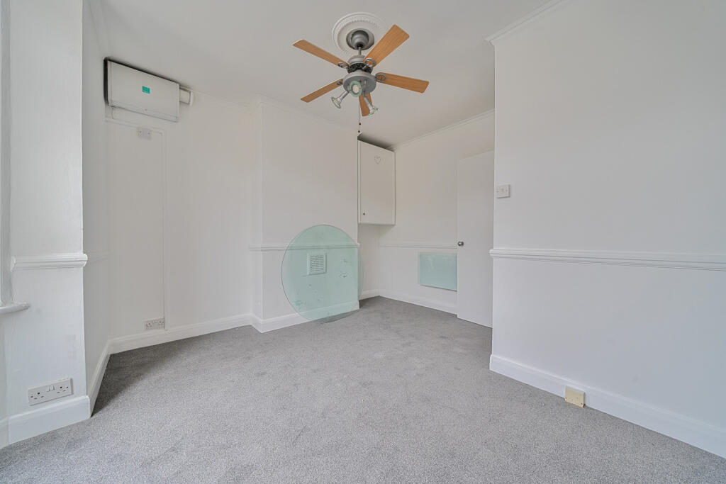 Apartment in Dartford, Temple Hill - More