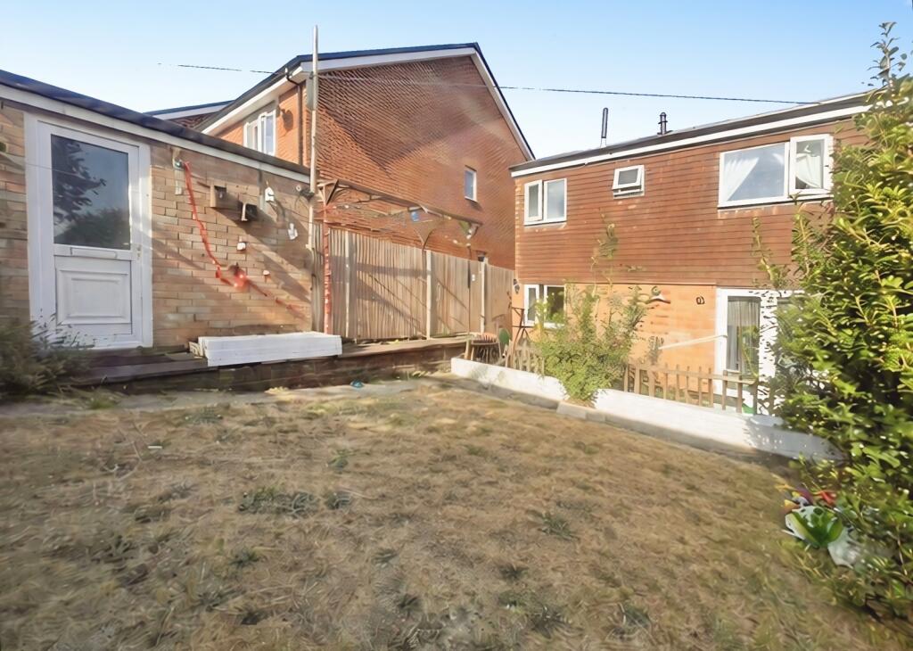House in Bromley - More