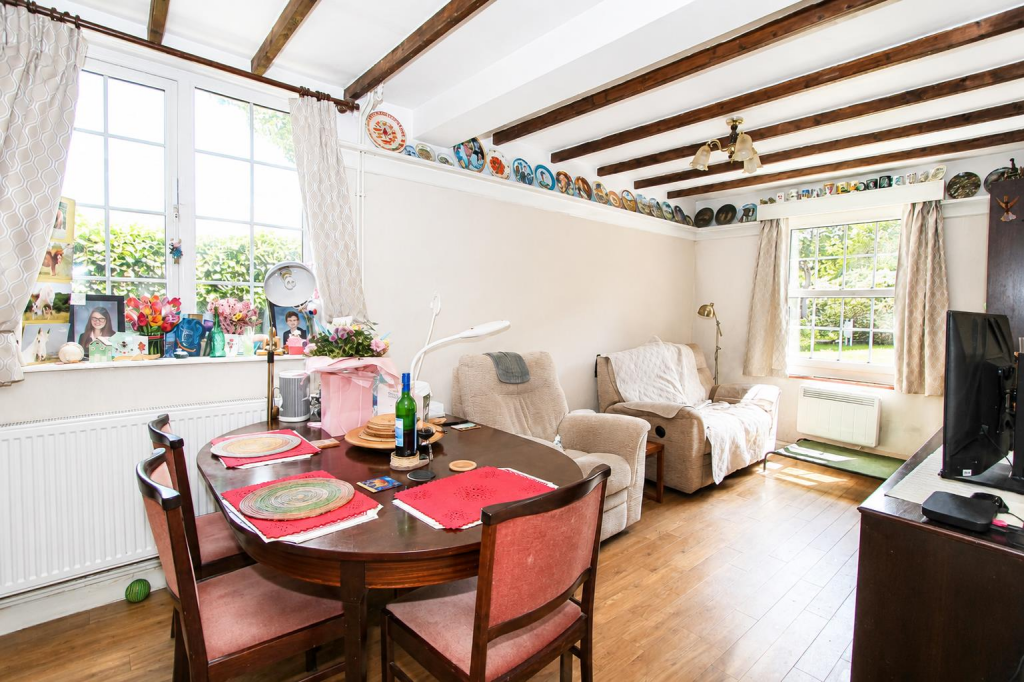 House in Sutton - View 5