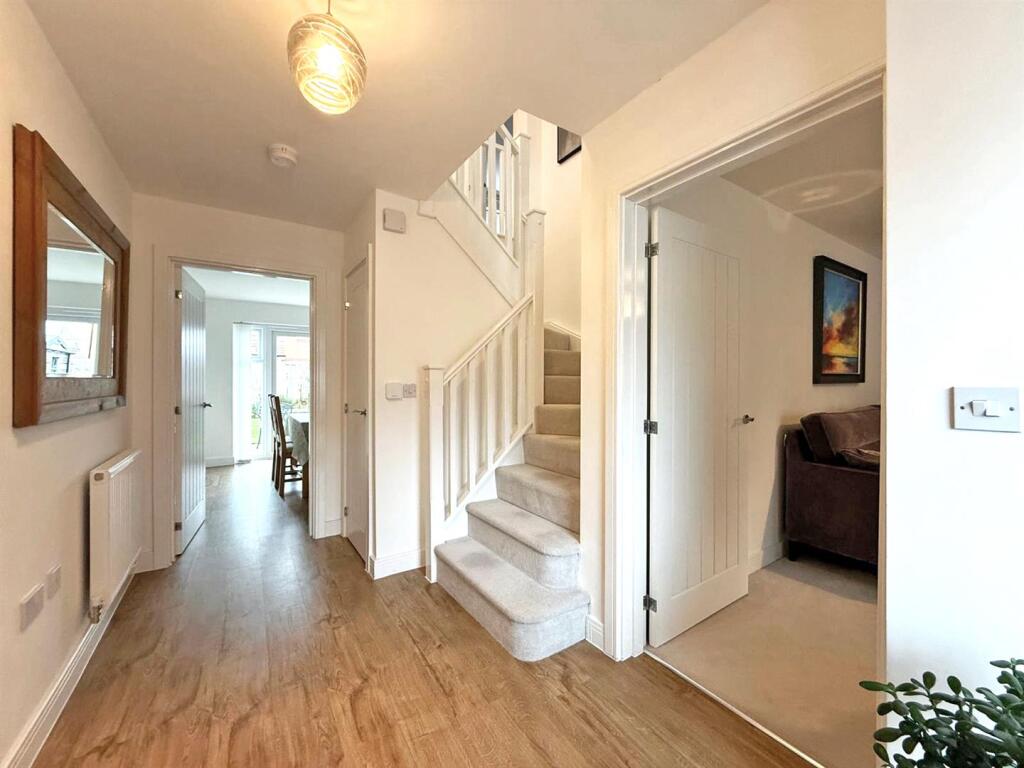 Wood Close, Copthorne, Shrewsbury photo 4