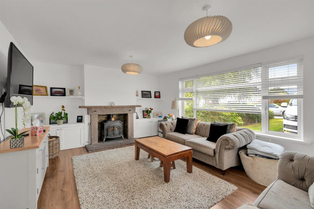Ashford Close North, Croesyceiliog, Cwmbran photo 2