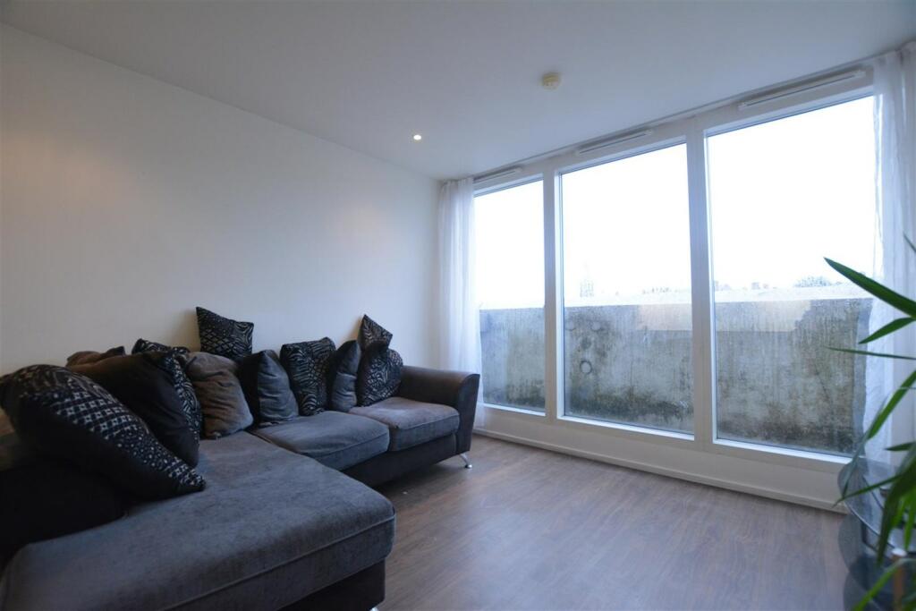 Apartment in Nottingham, Nottinghamshire - View 2