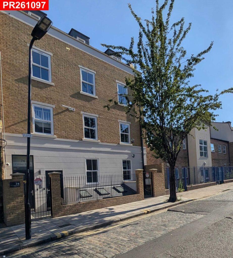 Main image of property: Hackney Downs – 3 Bedrooms Flat