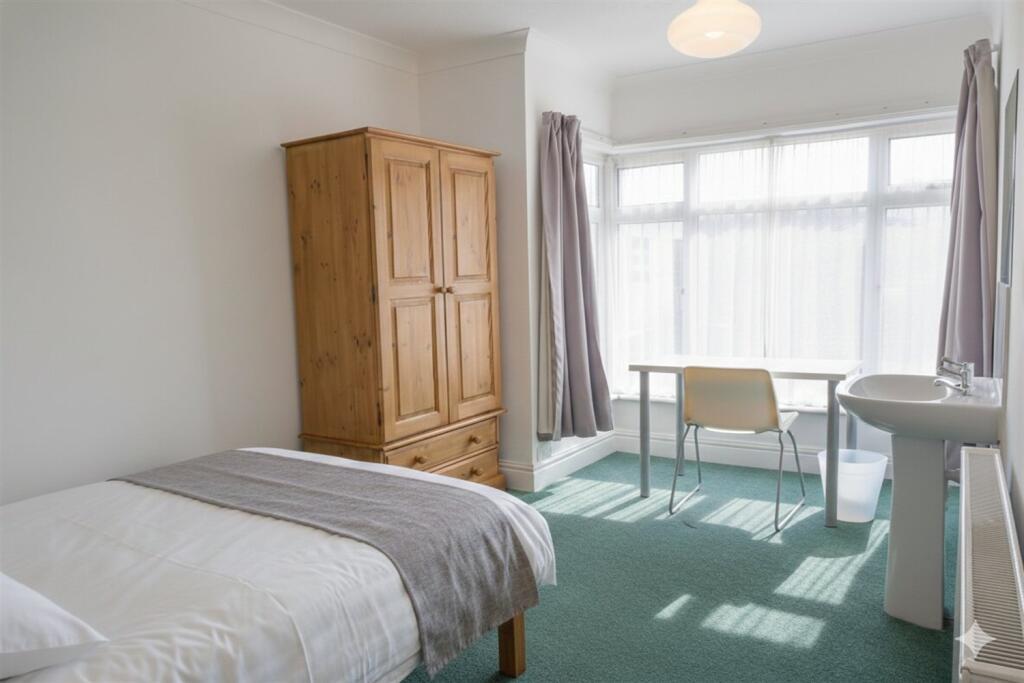House in Bournemouth, Winton - More