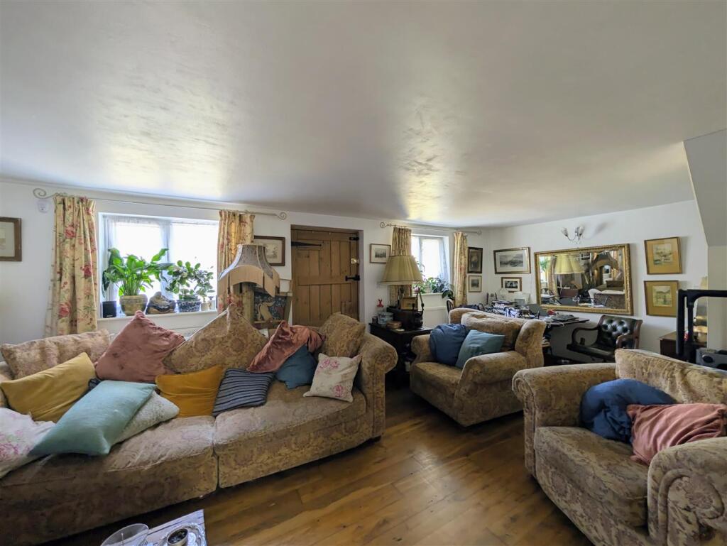 House in Stroud, Moreton Valence - More