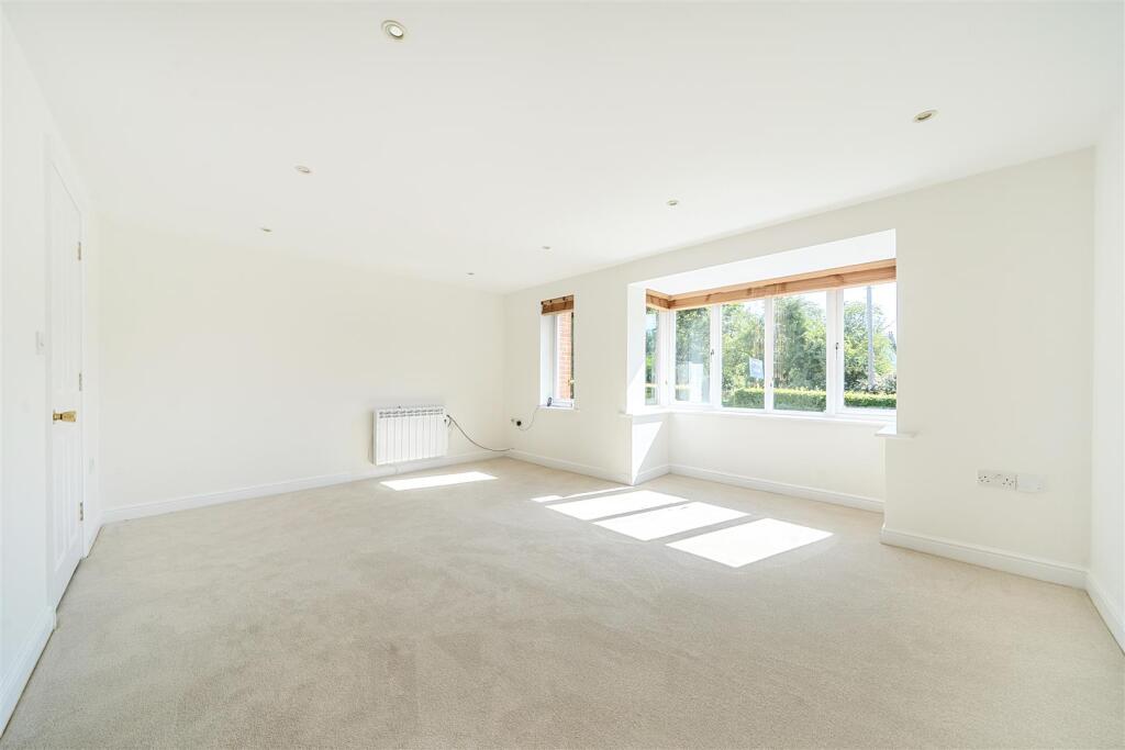 Apartment in Waverley, Haslemere - View 2