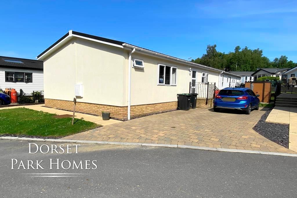2-bed caravan on Rowan Drive, Regency Heights, Blandford Road North, Poole, Dorset, £200,000