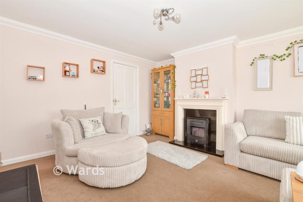 House in Tunbridge Wells, Paddock Wood - More