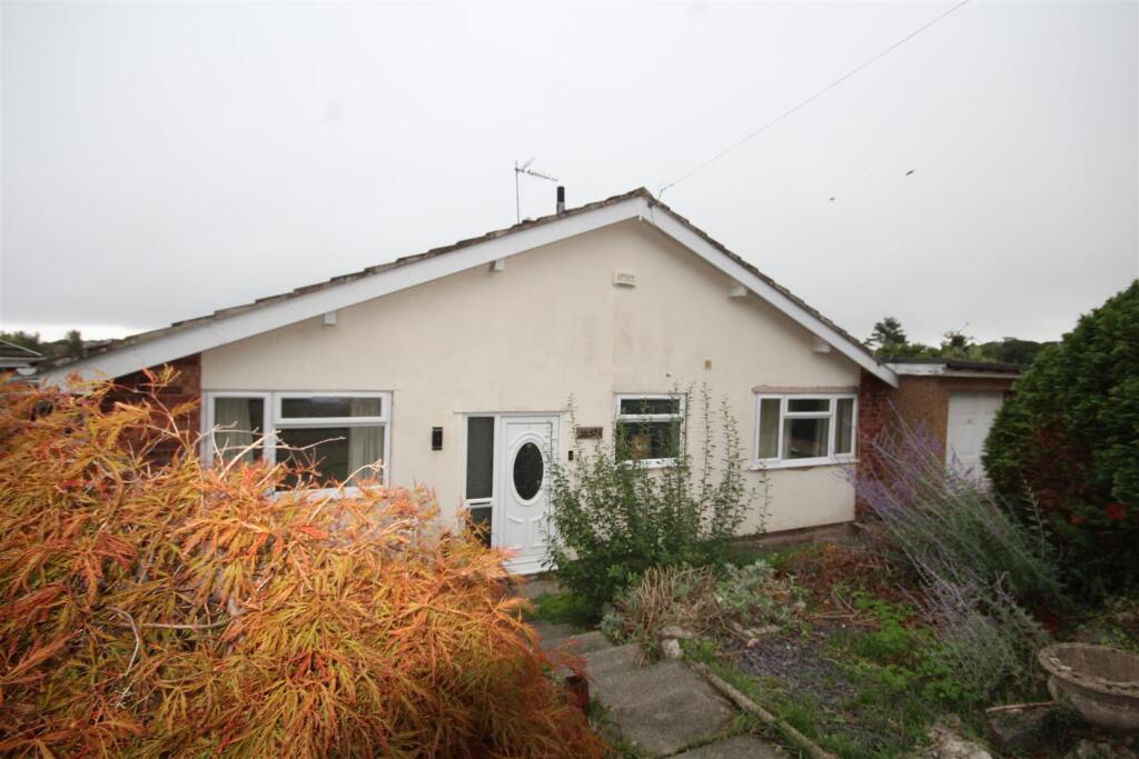 2-bed detached on Llanelian Heights, Old Colwyn, Colwyn Bay, £189,500