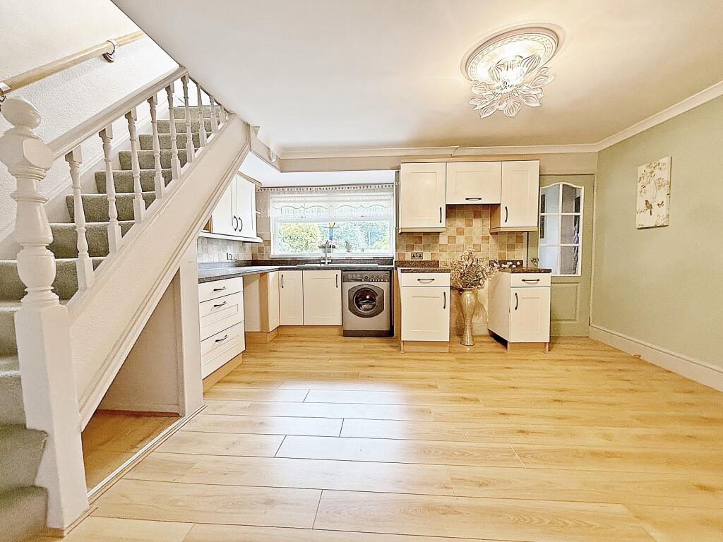 126, Mill Street, Tonyrefail, Porth, Rhondda Cynon Taff. CF39 8AF photo 2