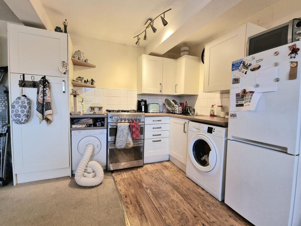 Apartment in Guildford - View 3