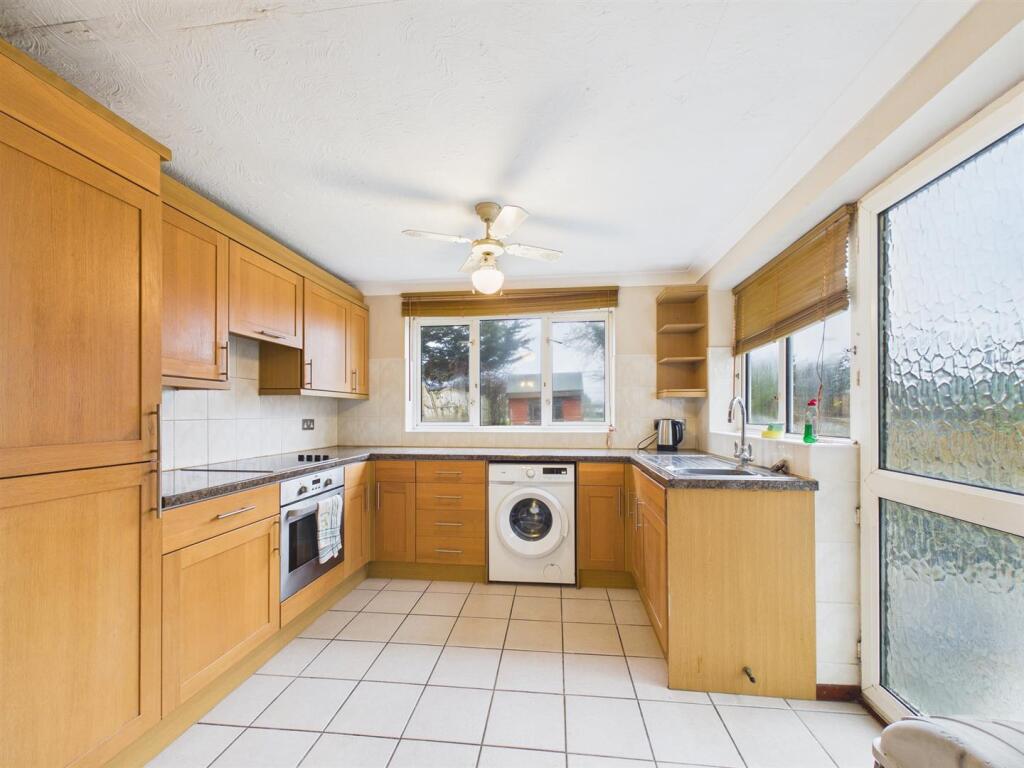 Coventon Road, Quarrendon, Aylesbury photo 4