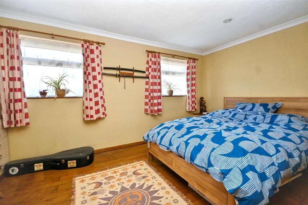 House in Eastbourne, East Sussex - View 4