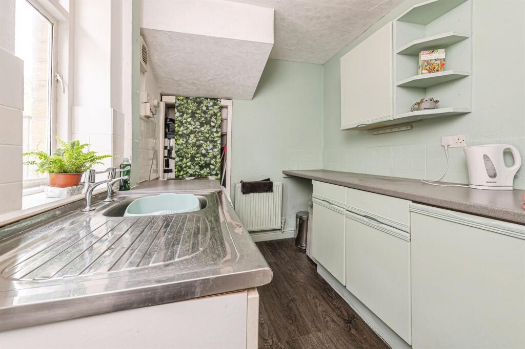 House in Bradford, Trident - View 4