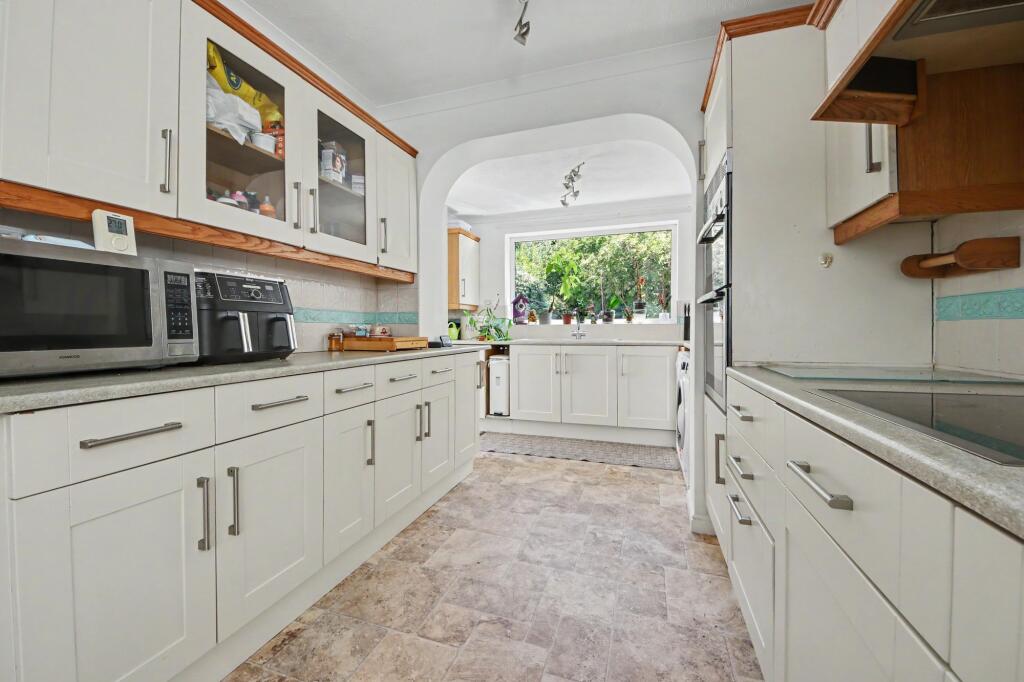 Kootenay Avenue, Thornhill, SO18 - View 3
