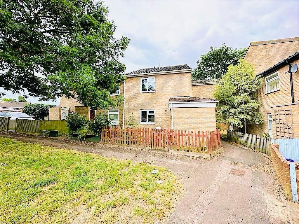 4-bed terraced on Banky Fields Close, Rainham,, £280,000