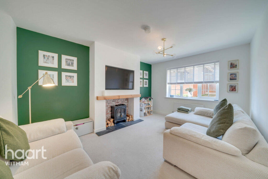 3-bed detached on Aldhams Avenue, Witham, £400,000