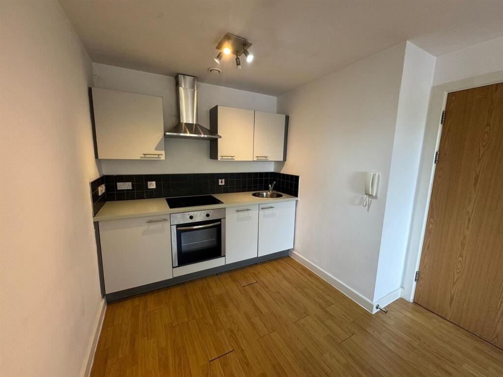 Apartment in Bradford - View 3