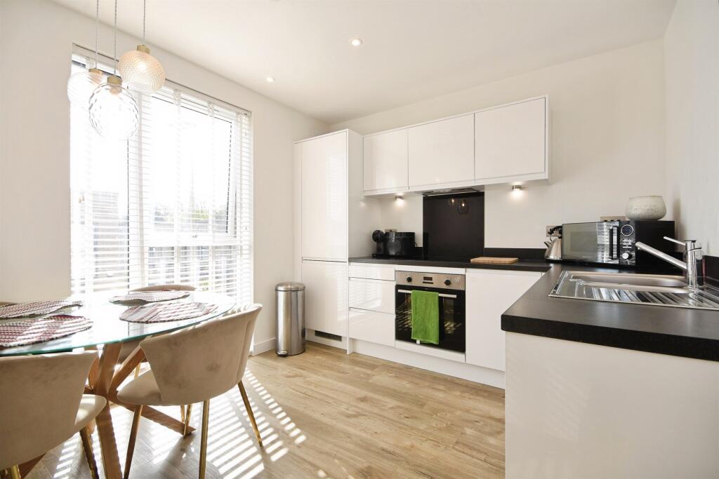 Peregrine Drive, Great Warley, Brentwood photo 4