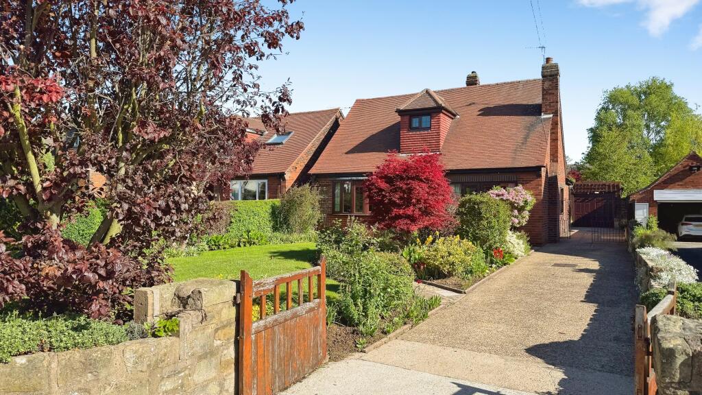 4-bed detached on Acacia Drive, Castleford, Wakefield, £385,000