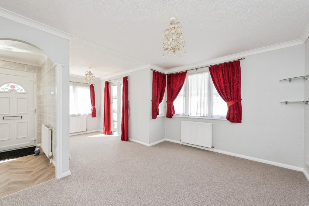 Mead Lane, Chertsey, KT16 photo 4