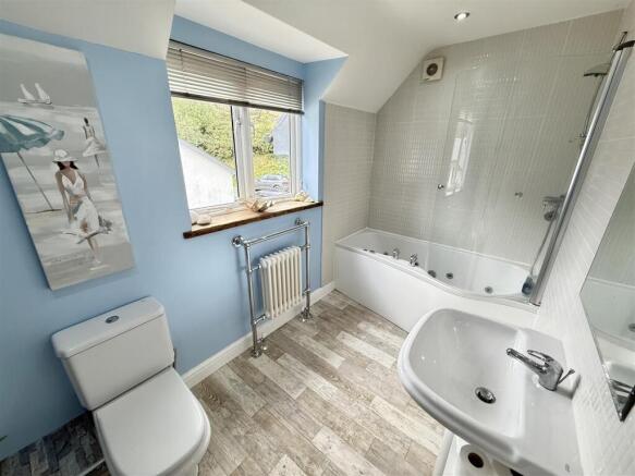 FAMILY BATHROOM