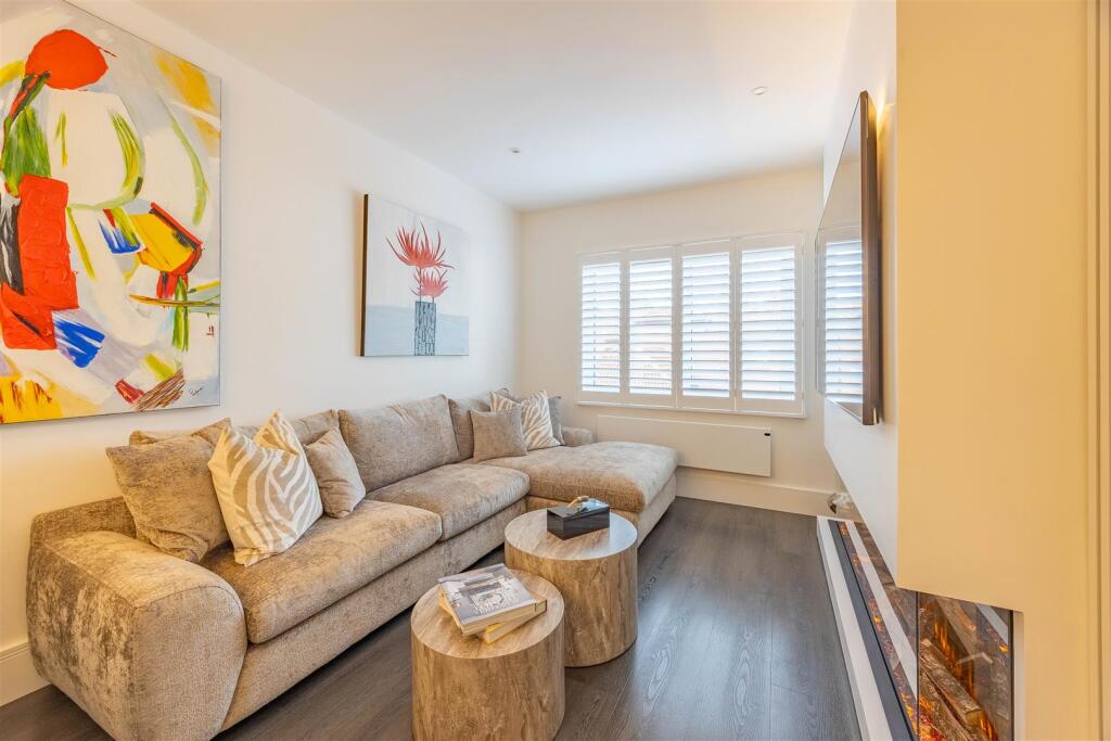 HOLLAND ROAD, Westcliff-On-Sea photo 3