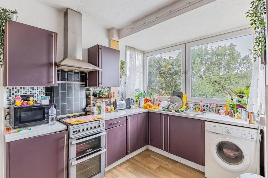 Apartment in Torquay, Torbay - More