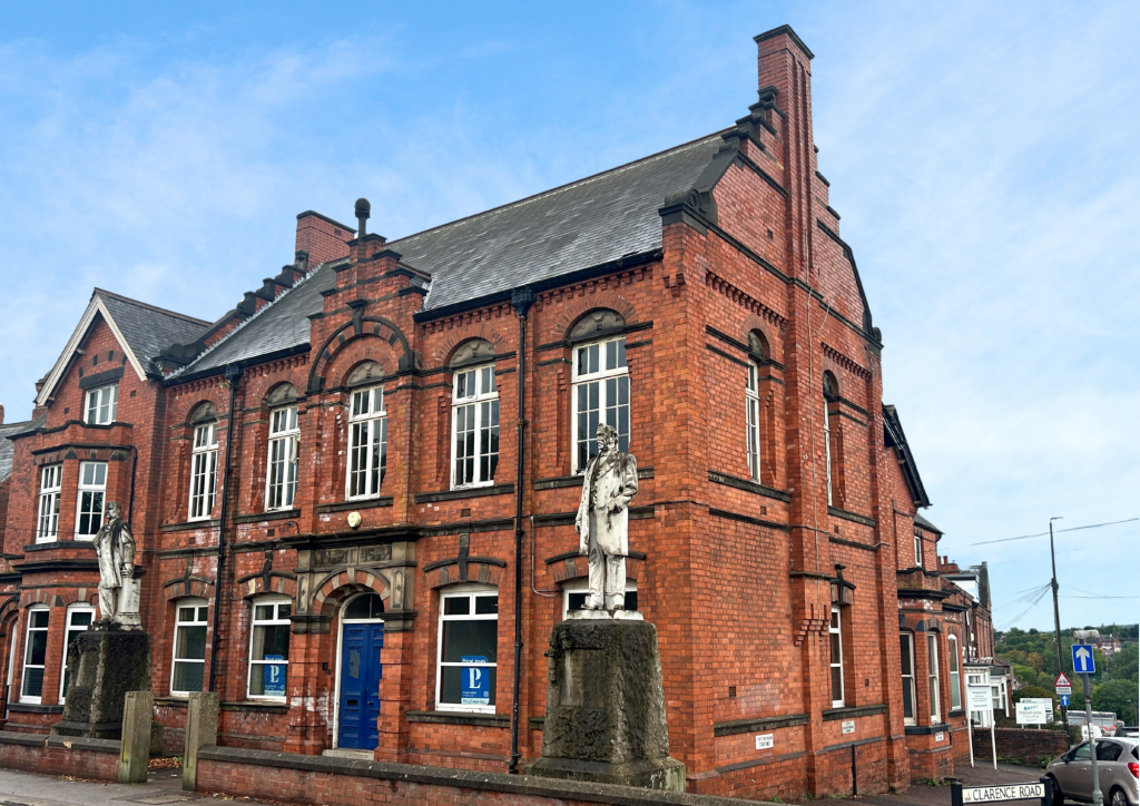 Main image of property: 100 Saltergate, Chesterfield, Derbyshire S40 1LG