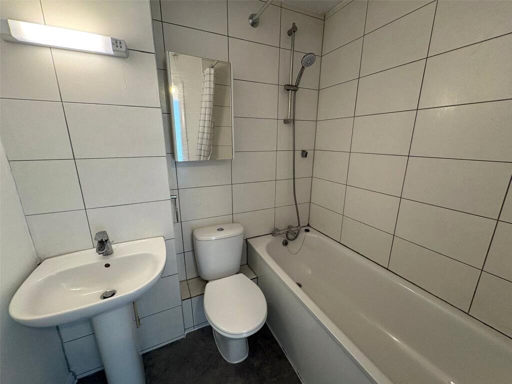 Apartment in Guildford - More