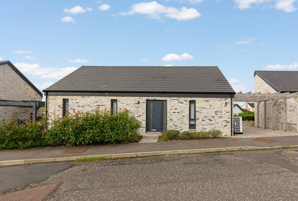 2-bed bungalow on 1B Cairndhu Gardens, Helensburgh, G84 8PG, £395,000