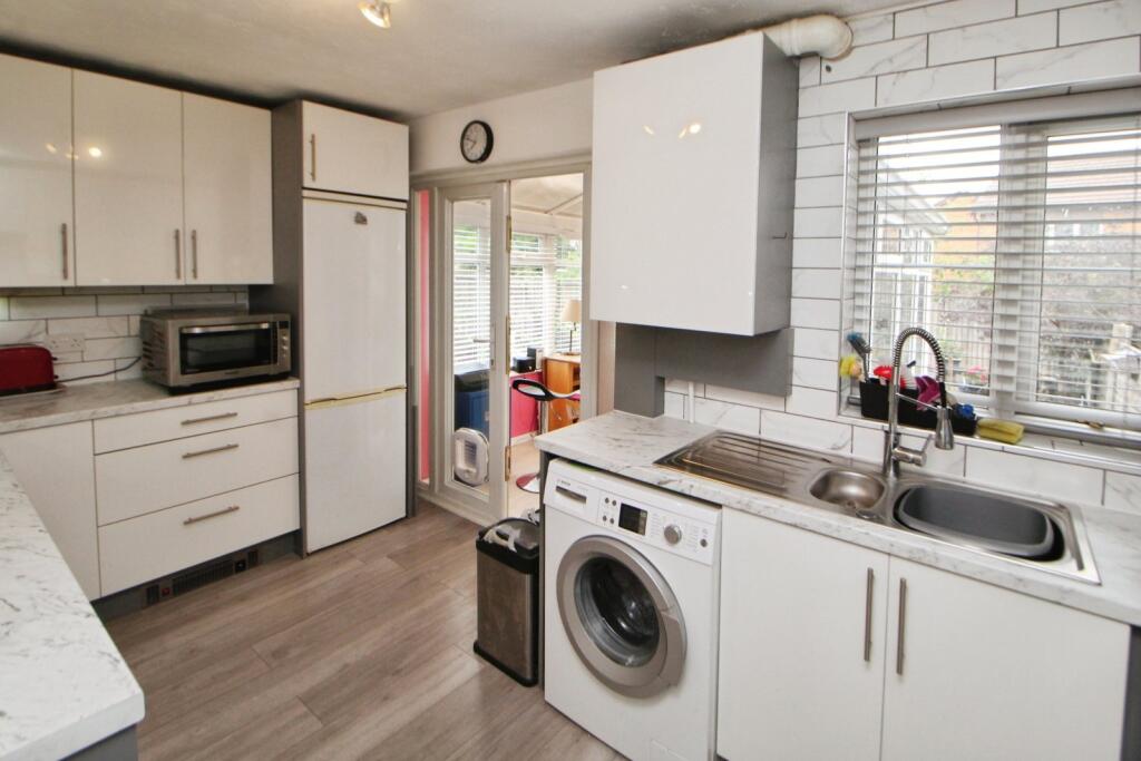Langley Court, Hadfield, Glossop, Derbyshire, SK13 photo 3