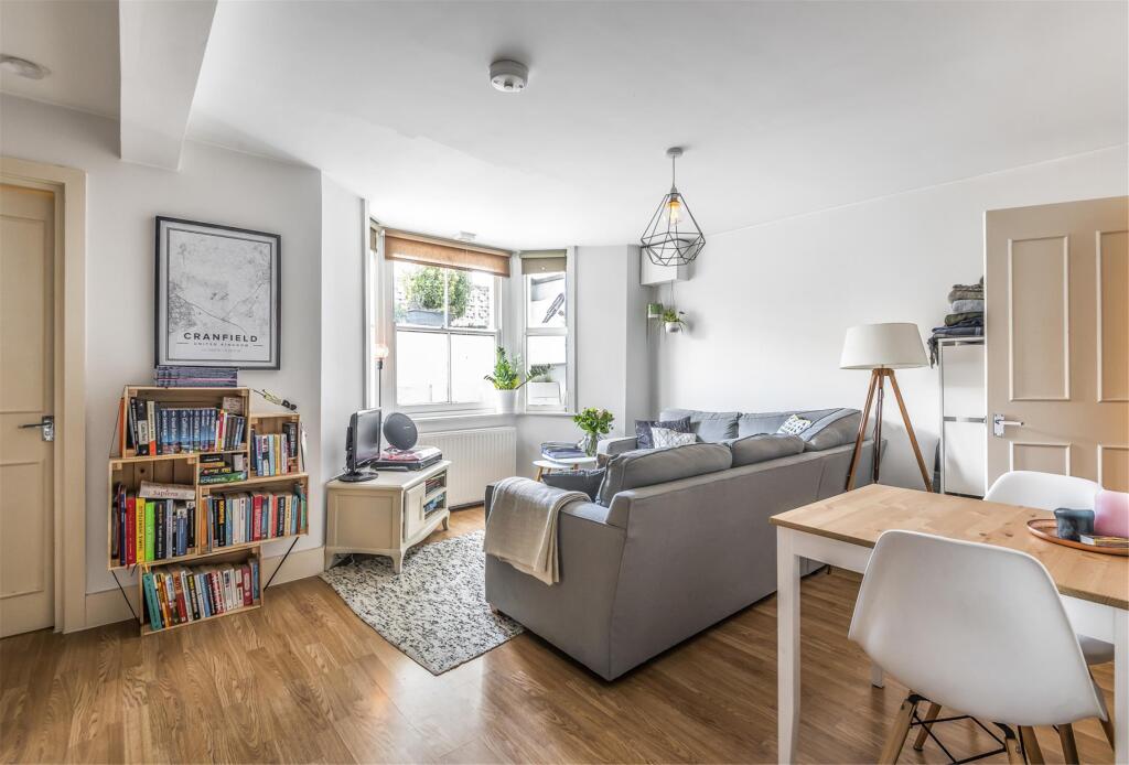 Main image of property: Rossiter Road, Lower Ground Floor Flat, LONDON, SW12