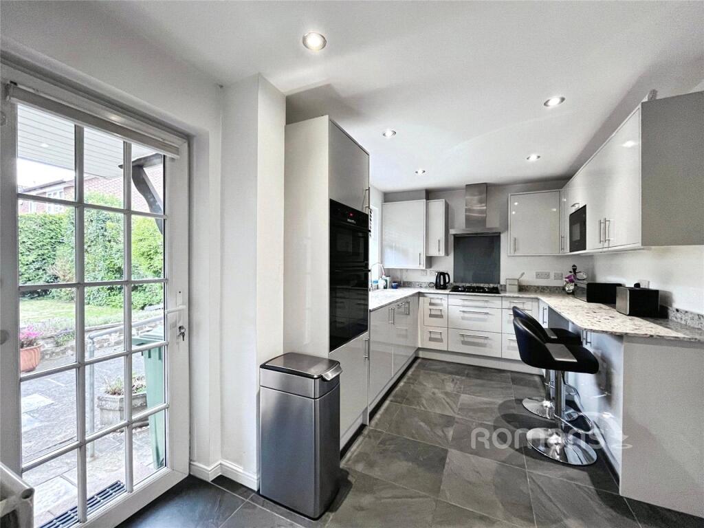 House in Rushmoor, Southwood, The Crescent - View 5