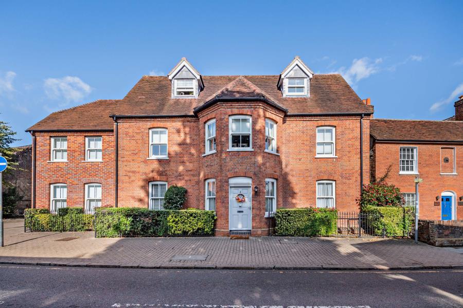 Main image of property: High Street, Rickmansworth