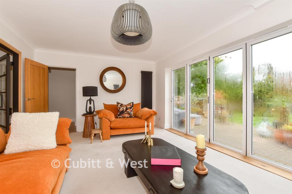 House in Mid Sussex, East Grinstead - More