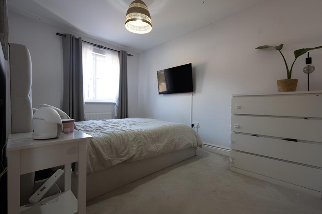 House in Cardiff, Llantrisant - More