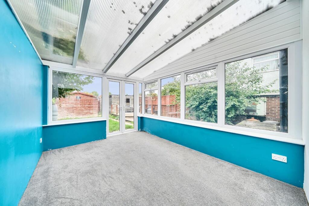 House in Havant, Leigh Park - More