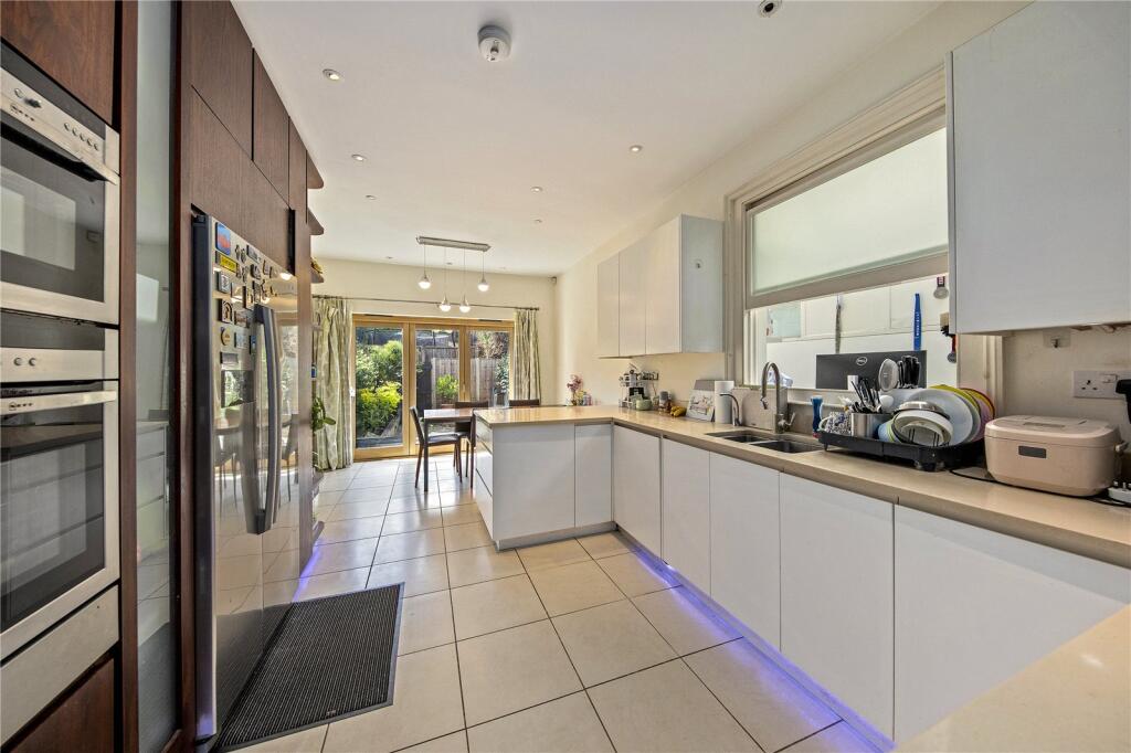 House in Twickenham - View 4