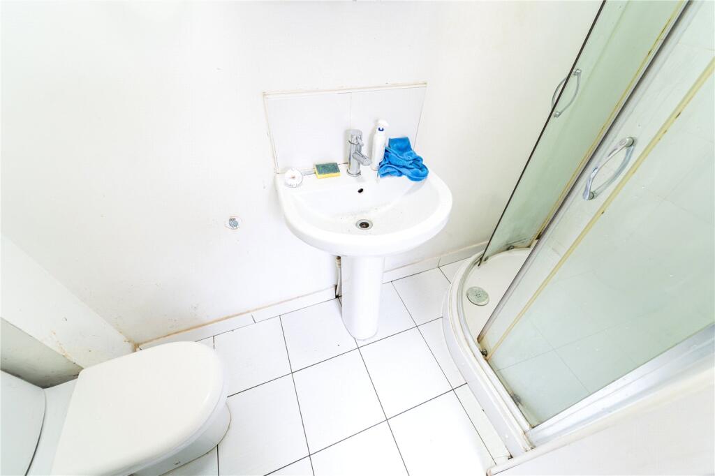 6 bedroom house for rent