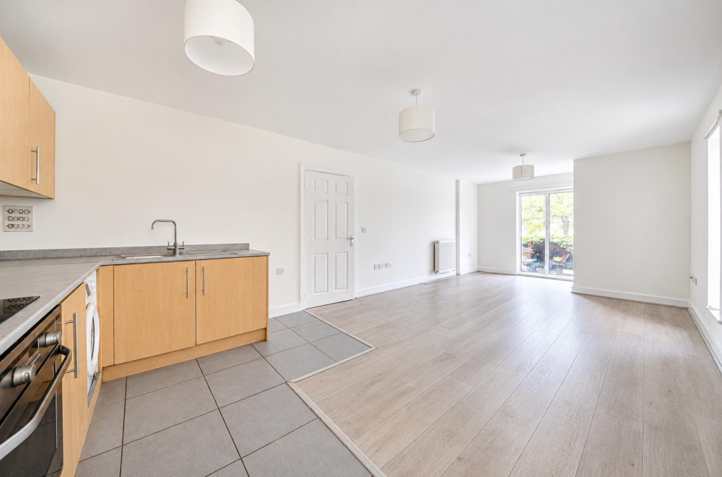 Apartment in Eastleigh, Oakmount, Chandler's Ford - View 5