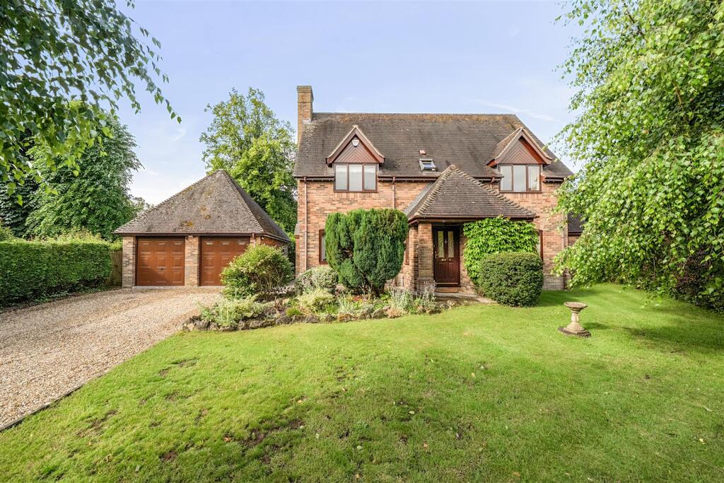 School Close, Keevil, Keevil