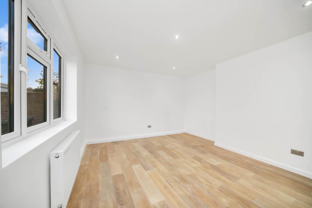 Grosvenor Road, Leyton, E10 photo 3