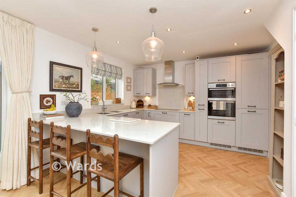 House in Gillingham, Medway - View 4