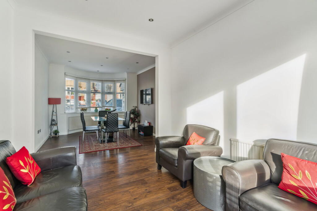 Lyndhurst Avenue, Pinner HA5 photo 4