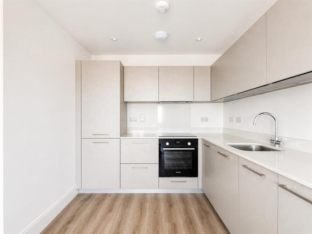 Apartment in Taunton - View 2