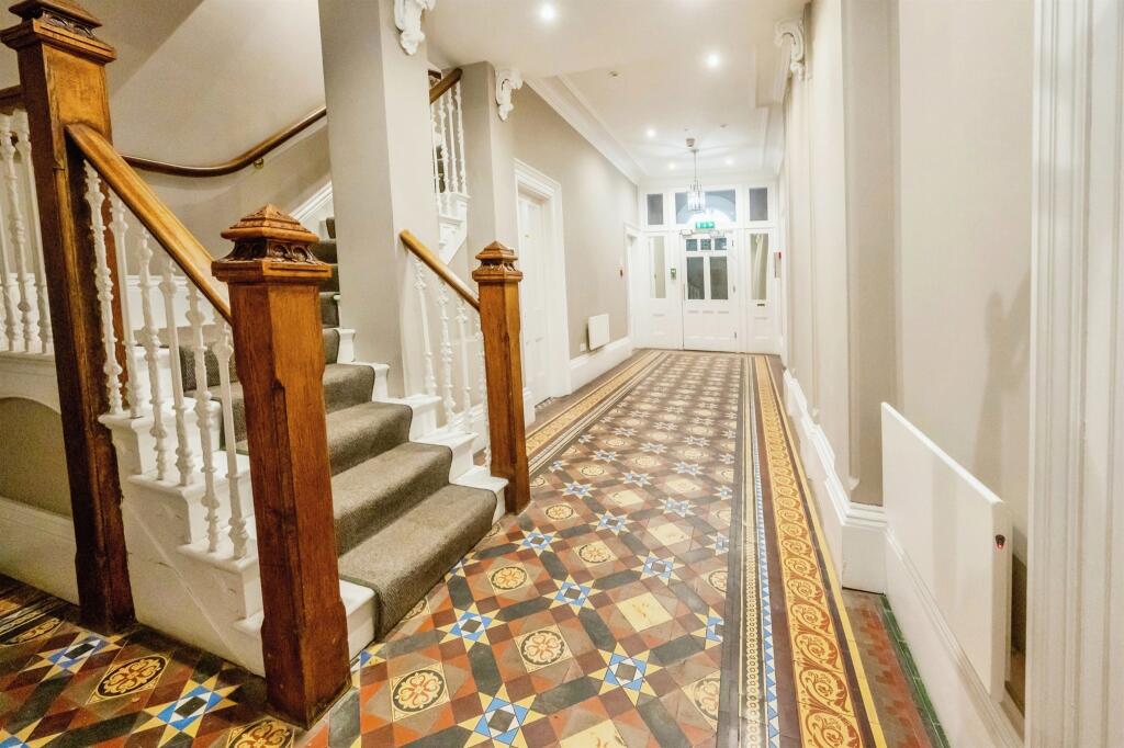Apartment in Birmingham, Ladywood - View 2