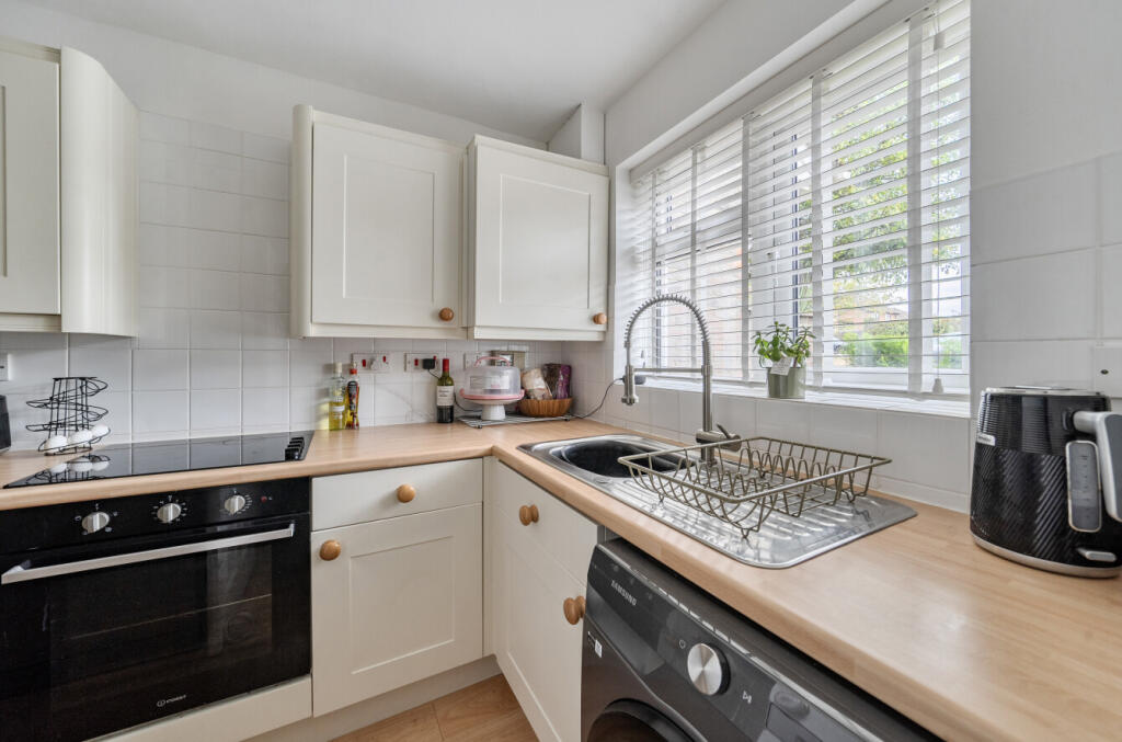 House in Surrey Heath, Lightwater, Windlesham - View 4